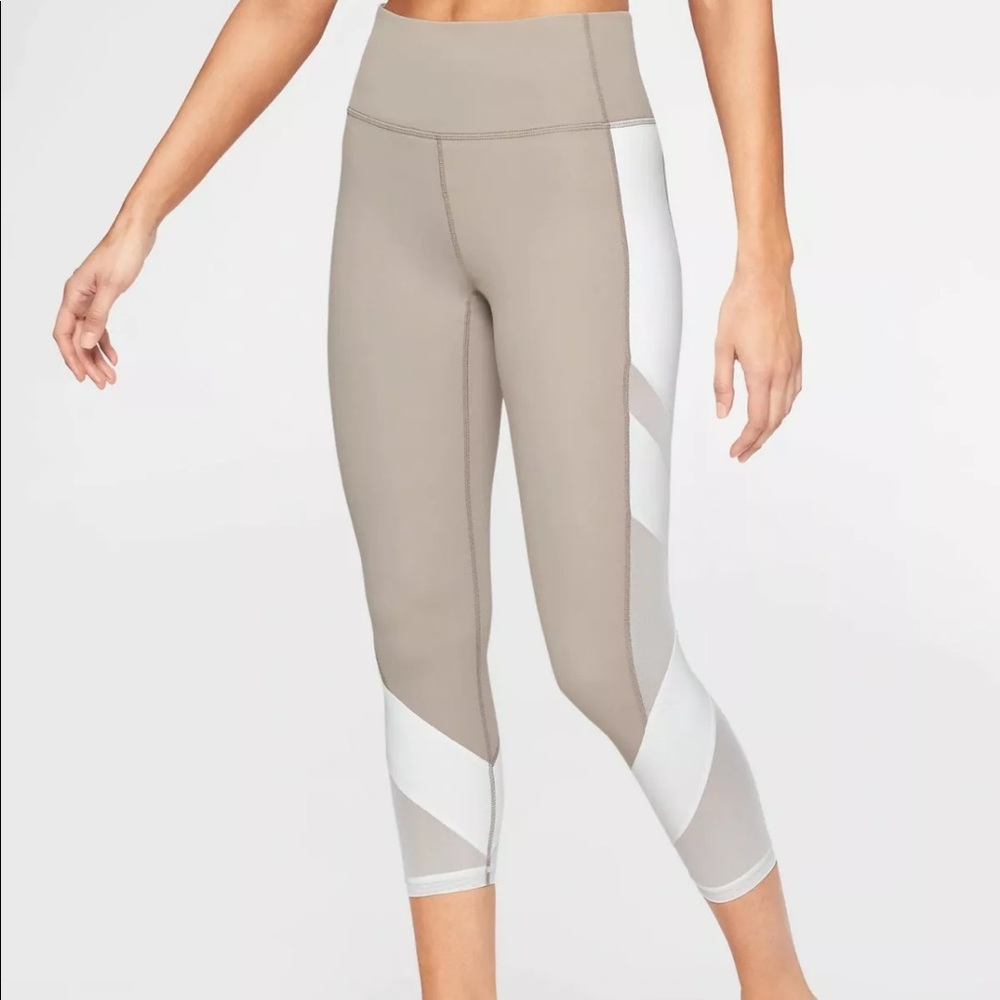 Athleta Exhale Capri Tan/White Athletic Leggings size XS EUC